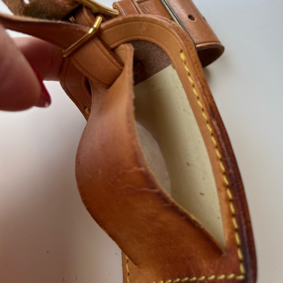 Louis Vuitton Luggage Name Tag with LV Buckled Poignet Vechetta Leather Cuff - Picture 4 of 7